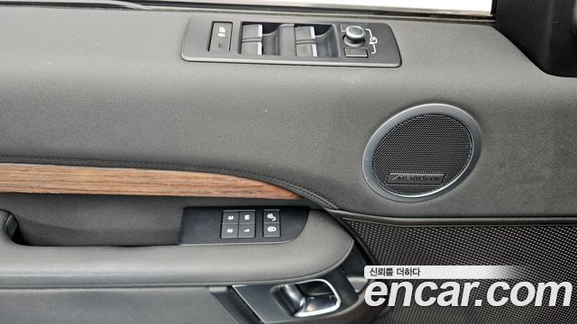 Land Rover Discovery 2018 — photo 14