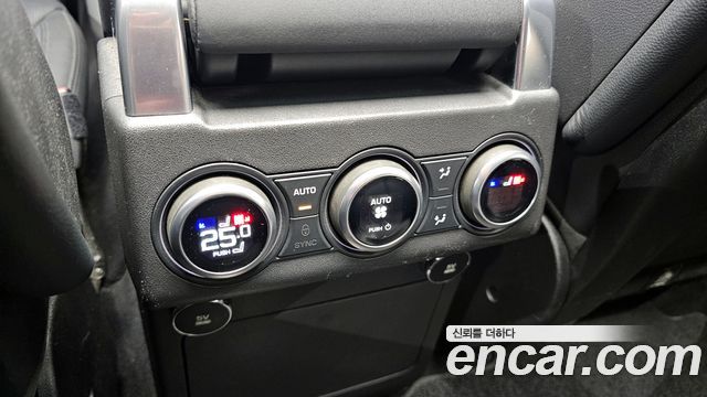 Land Rover Discovery 2018 — photo 17