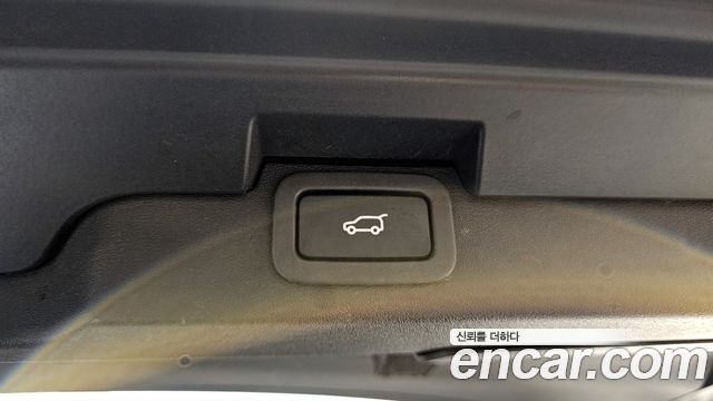 Land Rover Discovery 2018 — photo 18