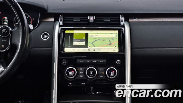 Land Rover Discovery 2018 — photo 19
