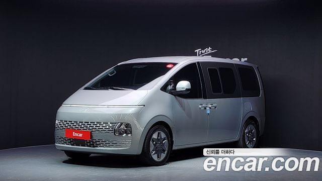 Hyundai Staria 2025 — photo 1