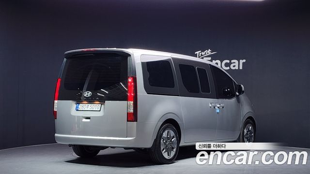 Hyundai Staria 2025 — photo 2