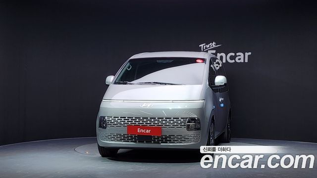 Hyundai Staria 2025 — photo 3