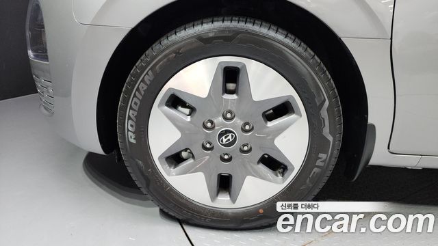 Hyundai Staria 2025 — photo 5