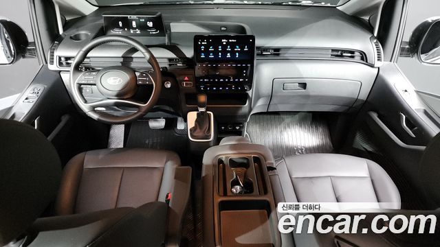 Hyundai Staria 2025 — photo 7