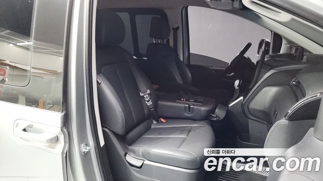 Hyundai Staria 2025 — photo 11