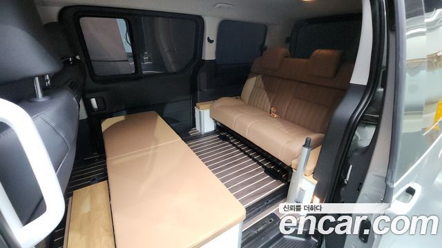 Hyundai Staria 2025 — photo 12