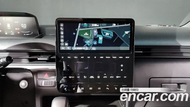 Hyundai Staria 2025 — photo 14