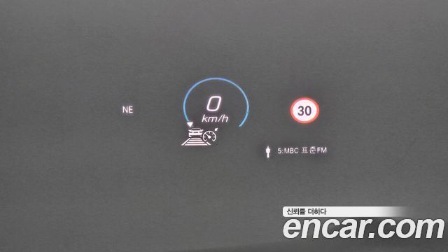 Mercedes-Benz GLE-Class 2021 — photo 17