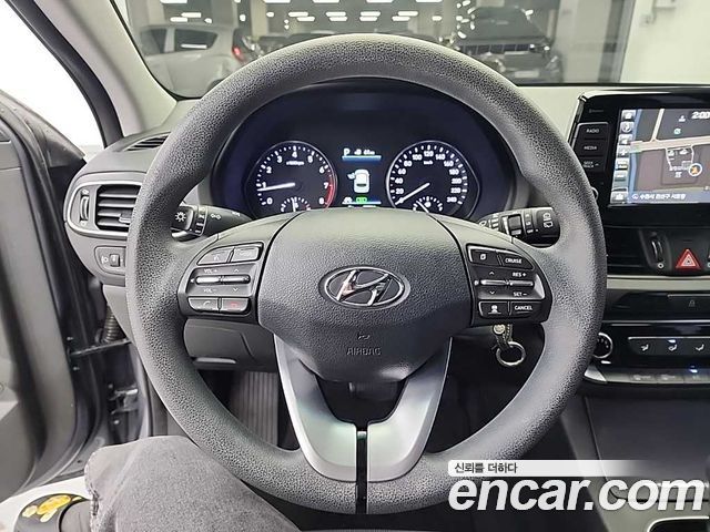 Hyundai i30 2018 — photo 9