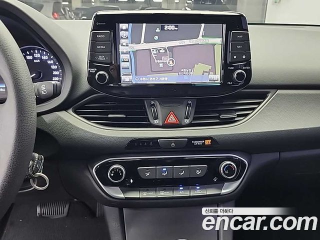 Hyundai i30 2018 — photo 10