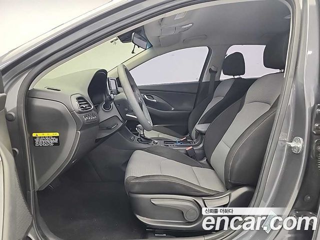 Hyundai i30 2018 — photo 11