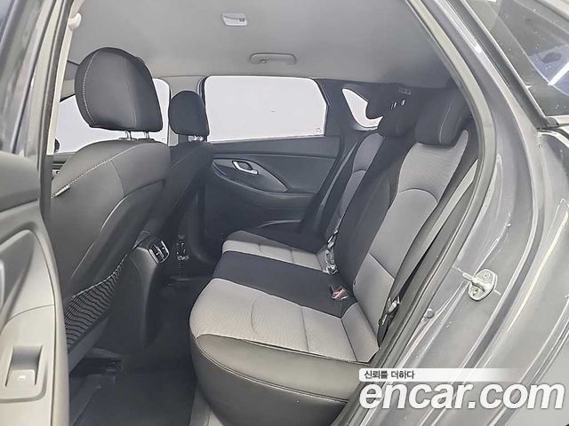 Hyundai i30 2018 — photo 12