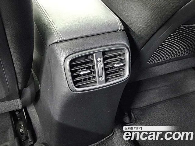 Hyundai i30 2018 — photo 13