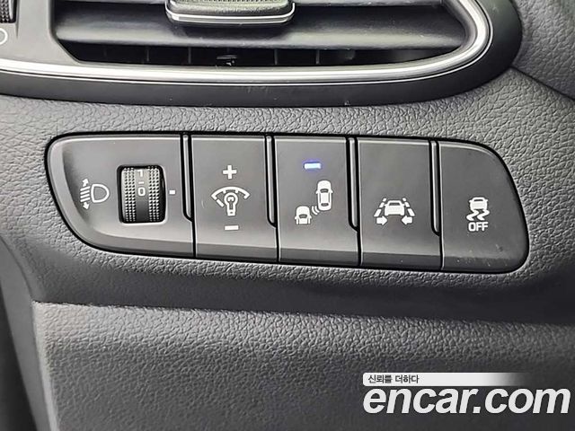 Hyundai i30 2018 — photo 17