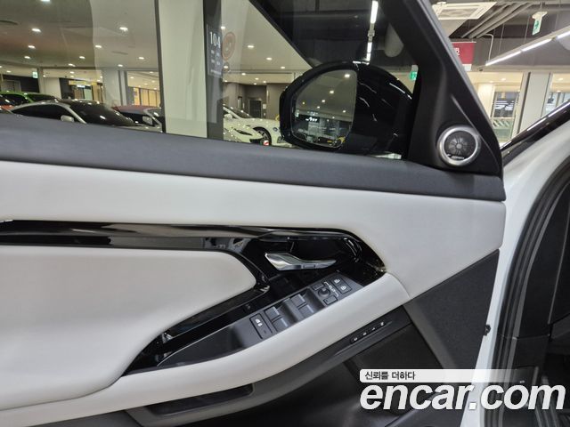 Land Rover Range Rover Evoque 2025 — photo 16