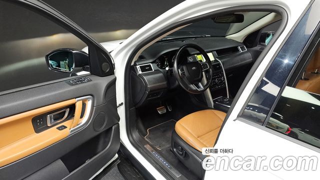 Land Rover Discovery Sport 2018 — photo 11