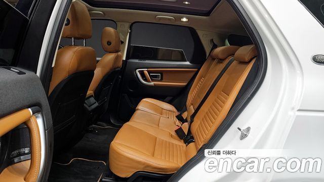 Land Rover Discovery Sport 2018 — photo 12