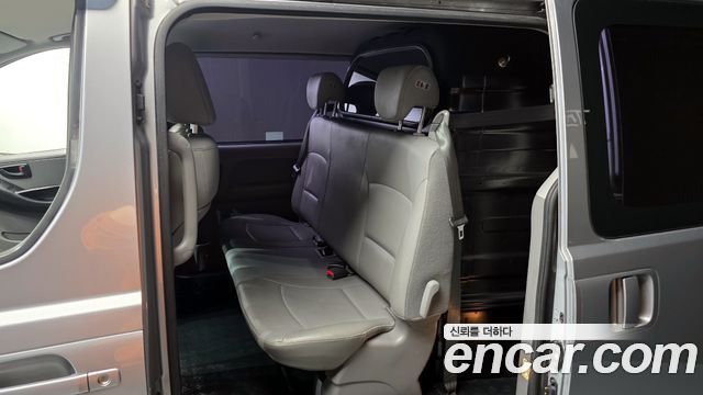 Hyundai Starex 2017 — photo 11