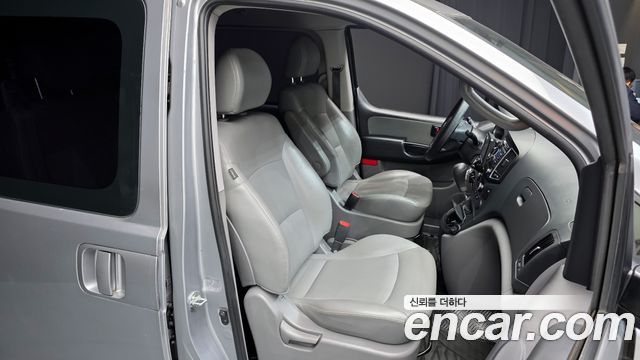 Hyundai Starex 2017 — photo 12