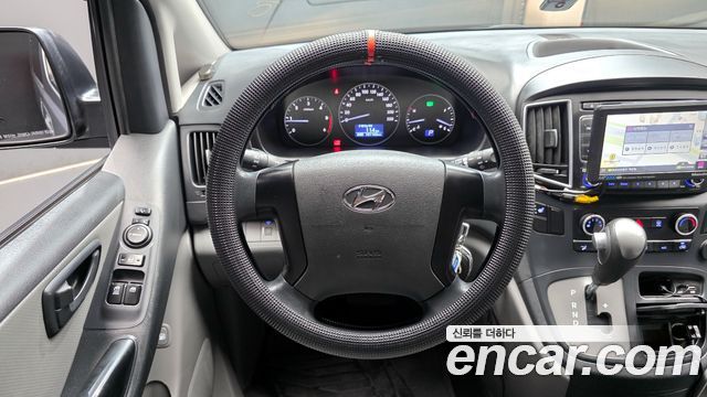 Hyundai Starex 2017 — photo 13