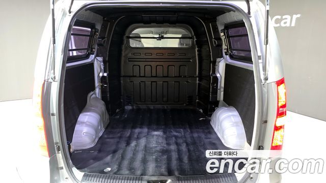 Hyundai Starex 2017 — photo 18