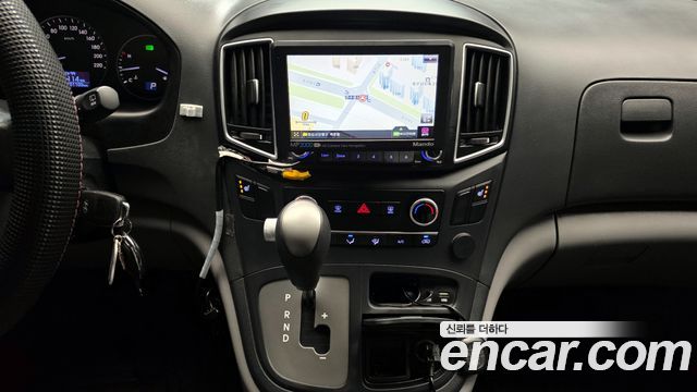 Hyundai Starex 2017 — photo 19