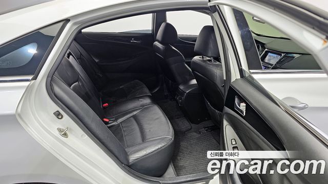 Hyundai Sonata 2010 — photo 12