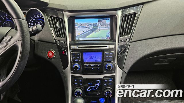 Hyundai Sonata 2010 — photo 14