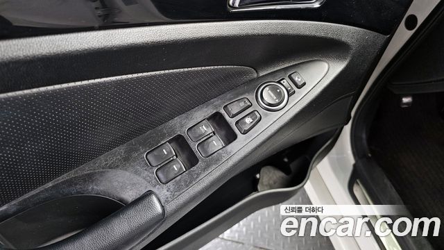 Hyundai Sonata 2010 — photo 18