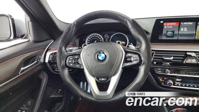 BMW 5-Series 2017 — photo 13