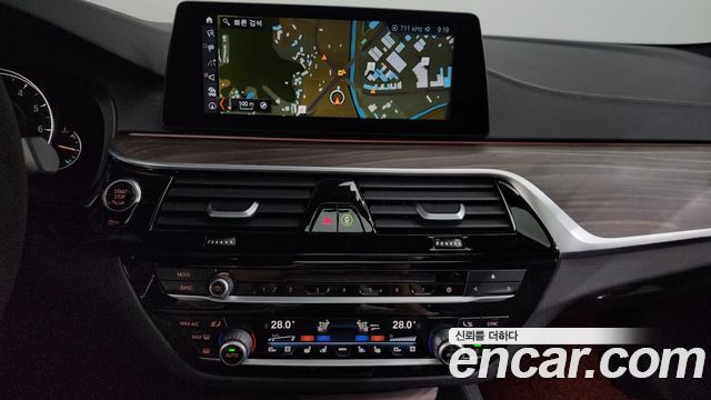 BMW 5-Series 2017 — photo 14
