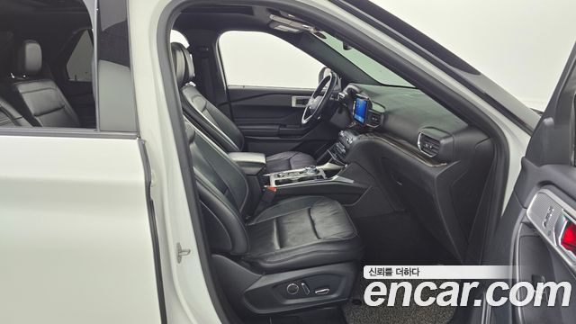 Ford Explorer 2020 — photo 11