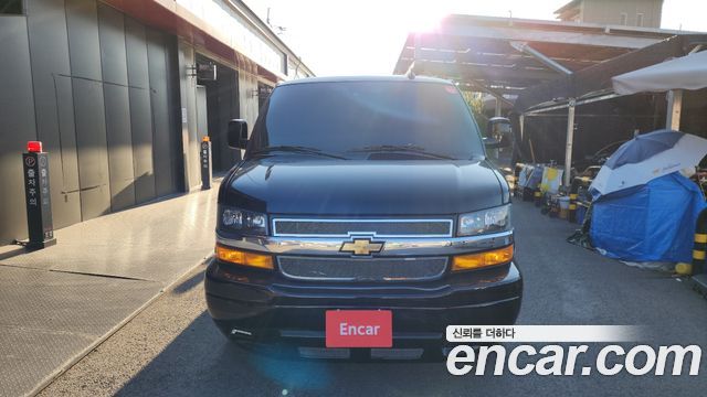 Chevrolet Express Van 2024 — photo 3