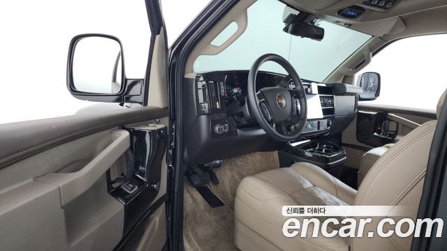 Chevrolet Express Van 2024 — photo 10