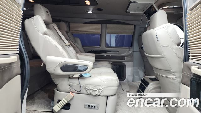 Chevrolet Express Van 2024 — photo 12
