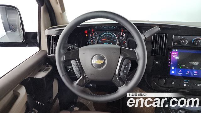 Chevrolet Express Van 2024 — photo 13