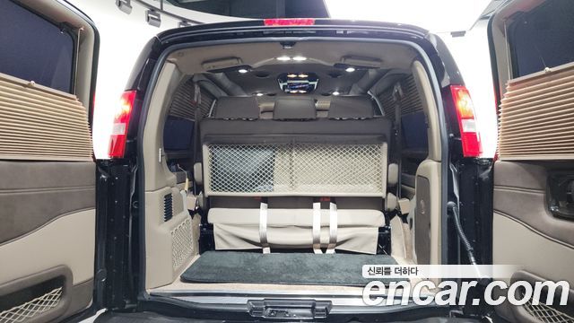 Chevrolet Express Van 2024 — photo 20