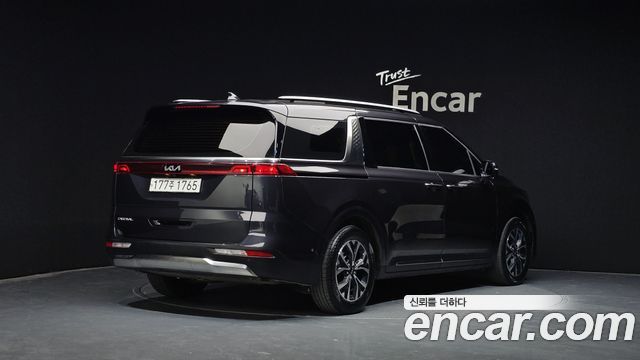 Kia Canival 2023 — photo 2