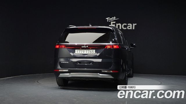 Kia Canival 2023 — photo 4