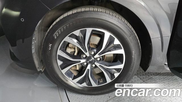 Kia Canival 2023 — photo 5