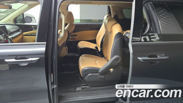 Kia Canival 2023 — photo 11