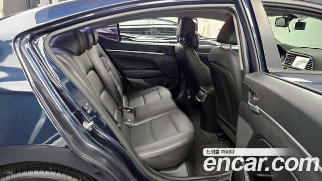 Hyundai AVANTE 2020 — photo 12