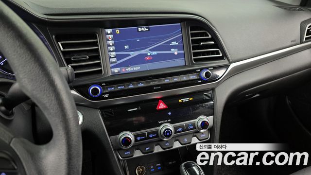 Hyundai AVANTE 2020 — photo 14