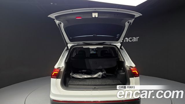 Volkswagen Tiguan 2023 — photo 20