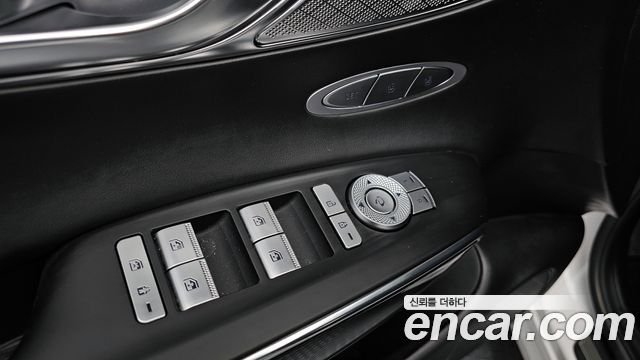 Genesis GV70 2021 — photo 12