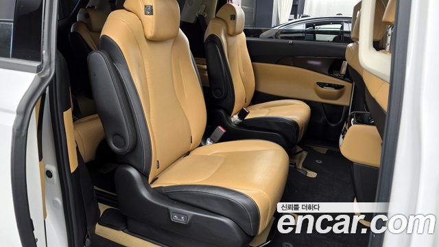 Kia Canival 2021 — photo 12