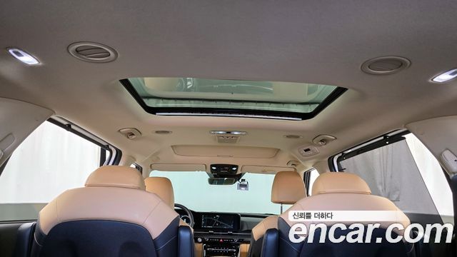 Kia Canival 2021 — photo 17