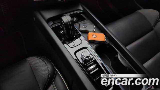Volvo XC60 2021 — photo 9