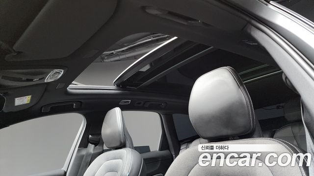 Volvo XC60 2021 — photo 18